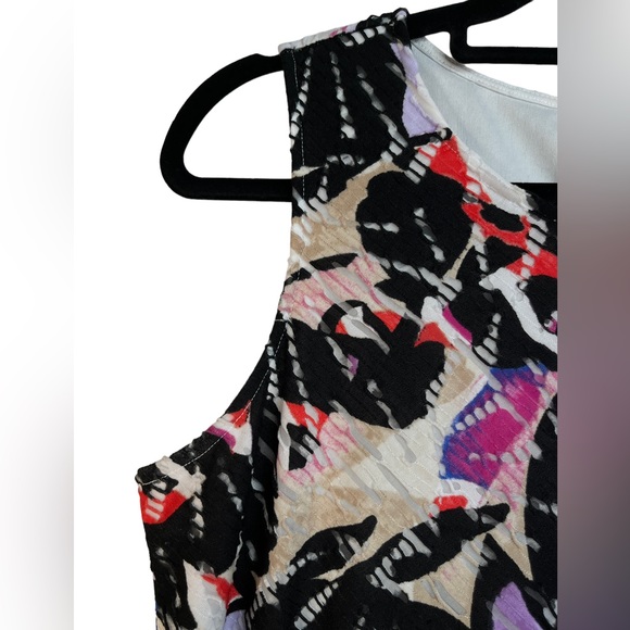 Dana Buchman, Large sleeveless top with an asynmetrical bottom - Picture 3 of 6